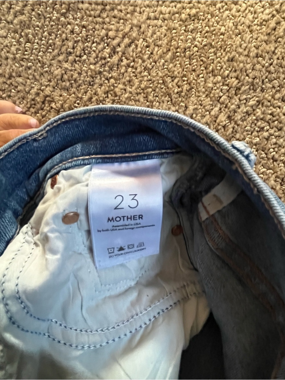 MOTHER The Weekender Fray Blue Jeans - Picture 4 of 8